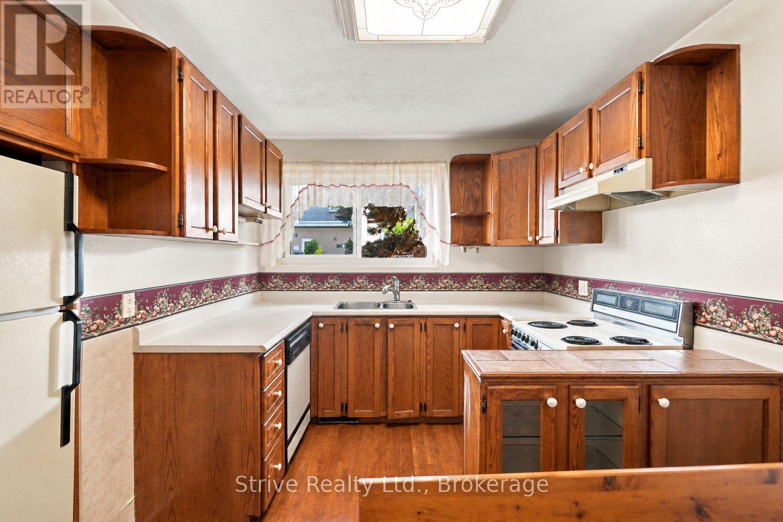 1329 TATRA DRIVE - 11