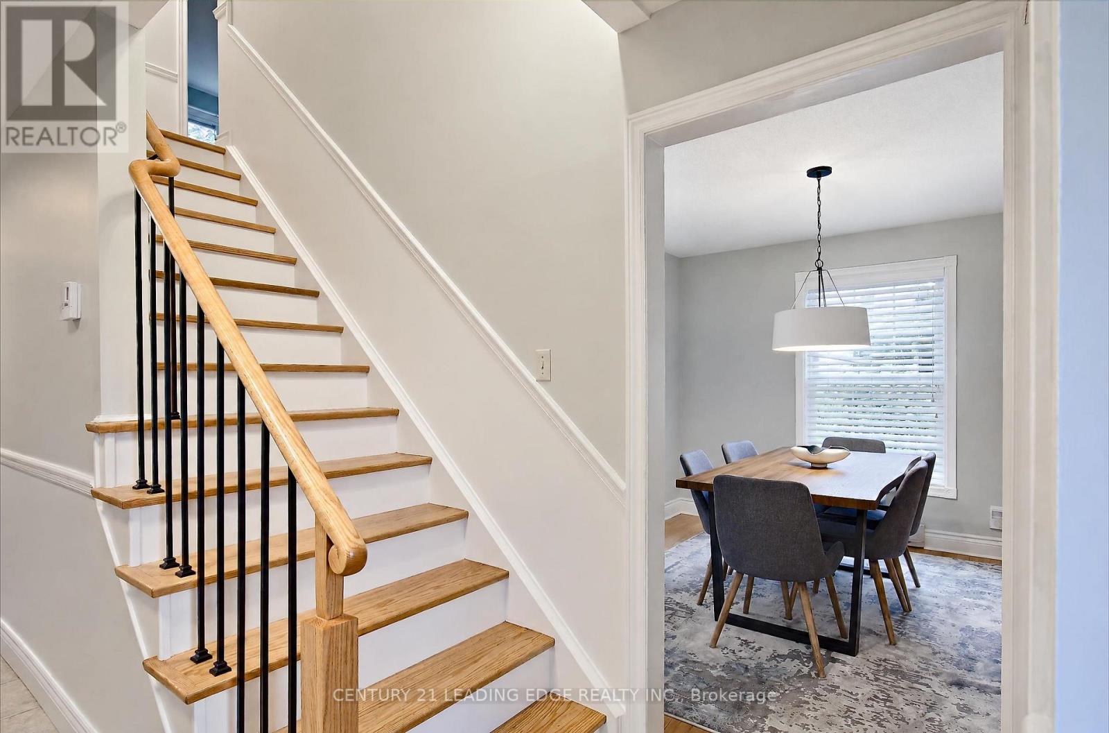 777 Huntingwood photo 3