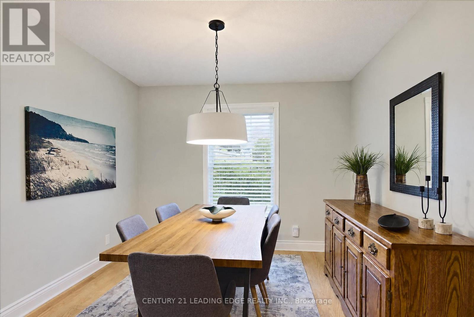777 Huntingwood photo 4