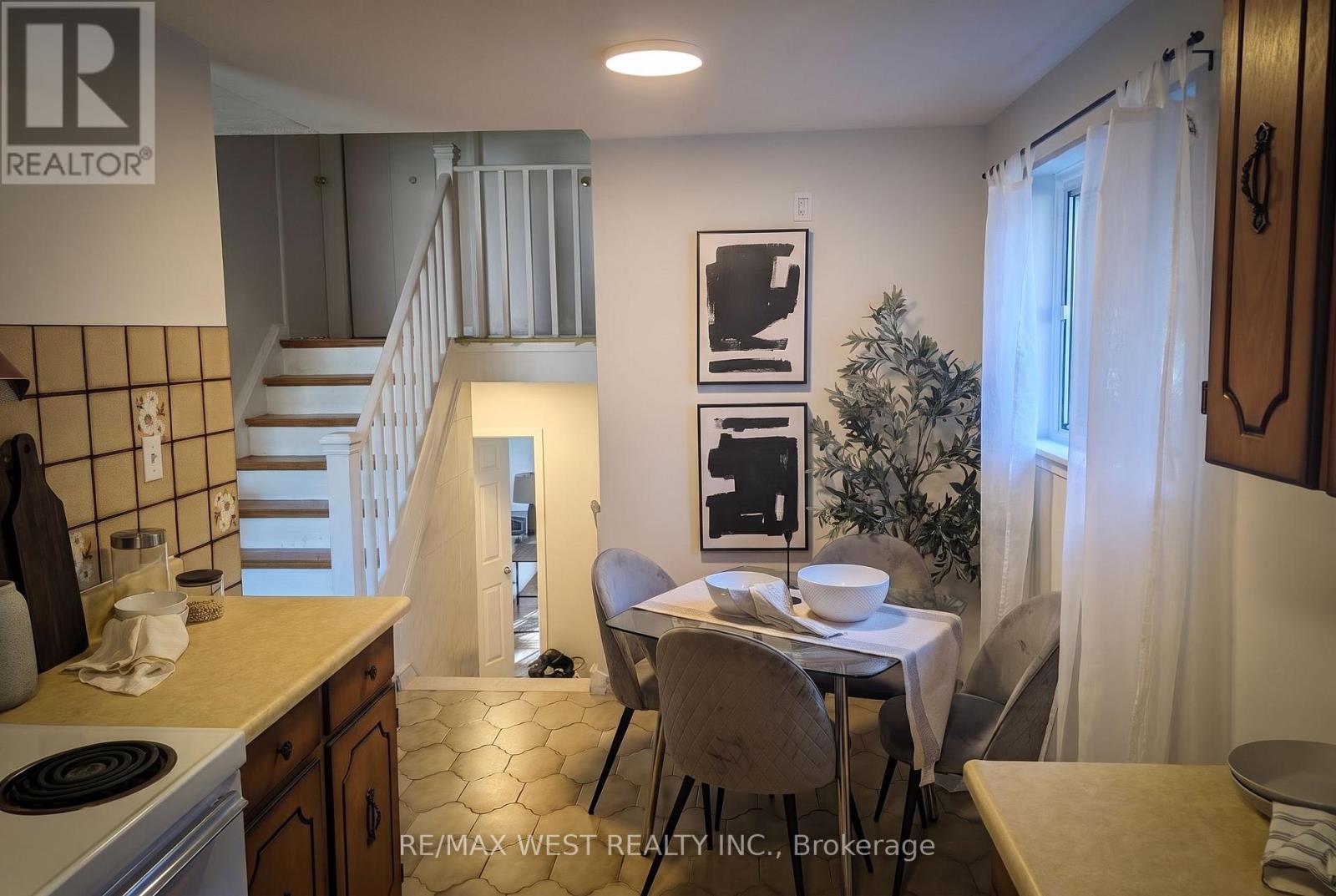27 GARDENTREE STREET - 8