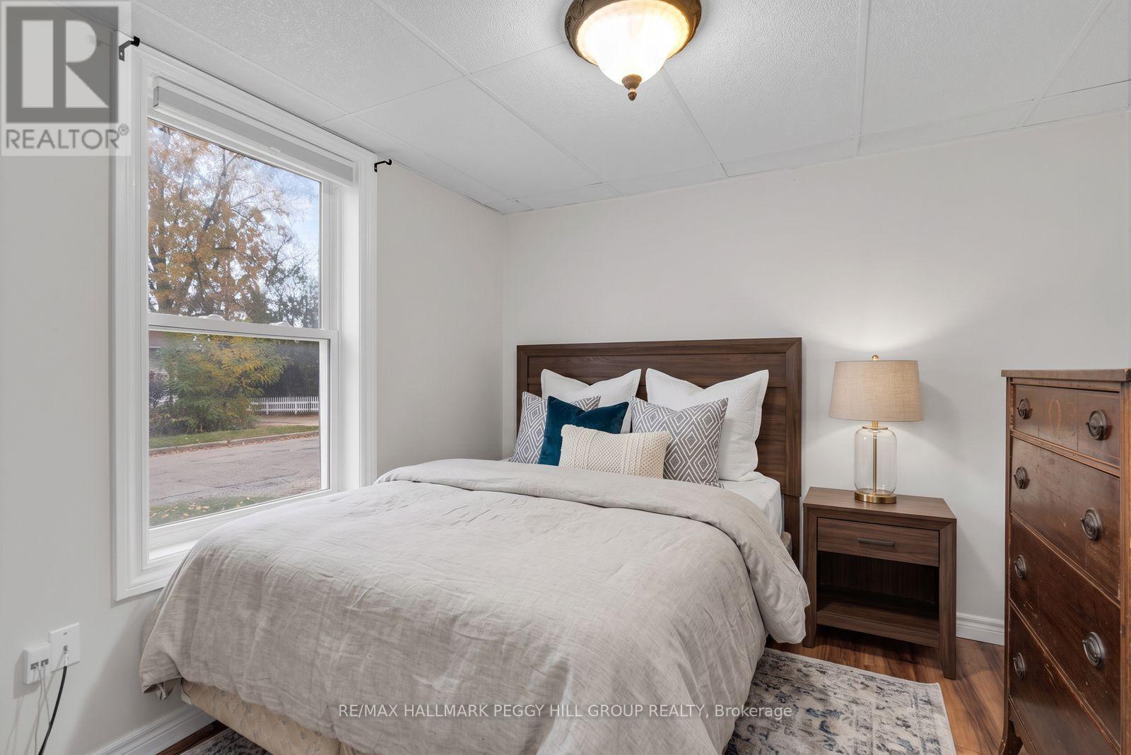 9 Caroline Street, Barrie photo 8