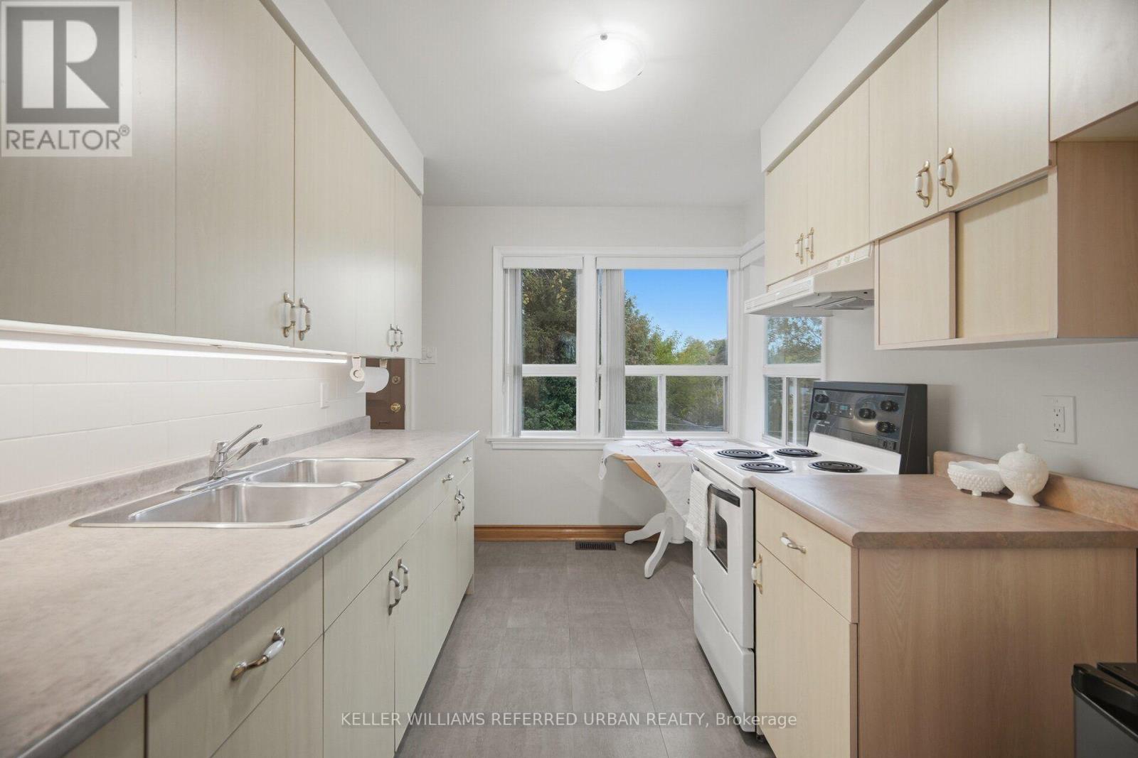 29 BEAUCOURT ROAD - 11