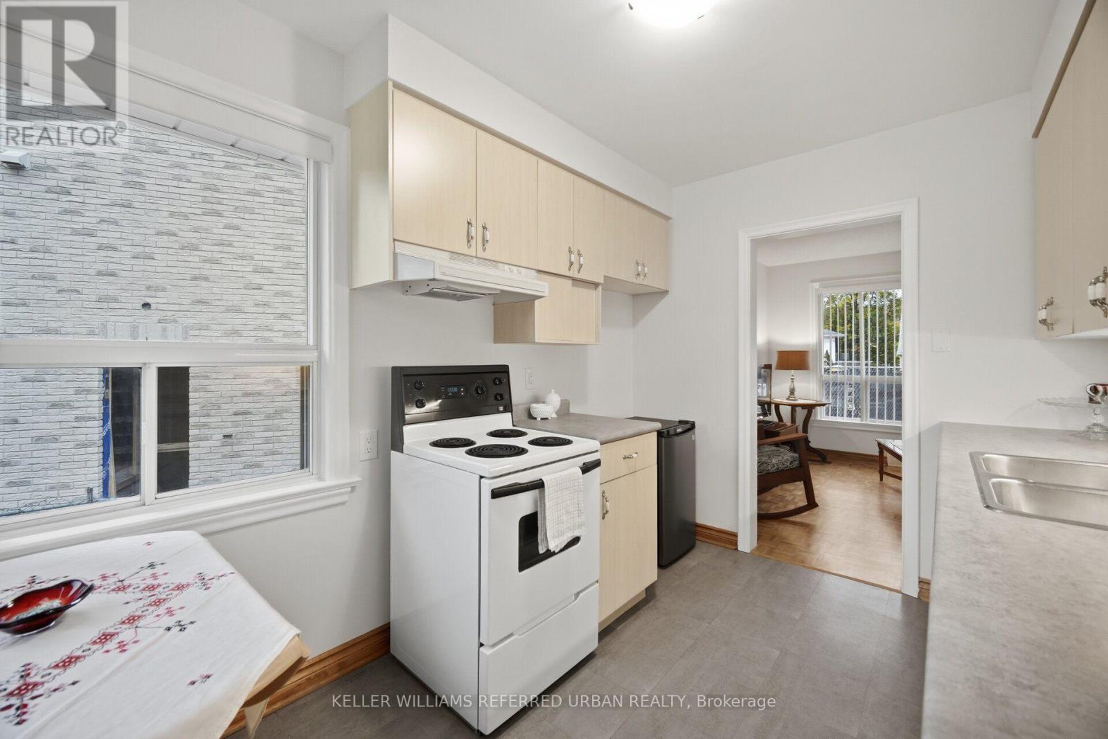 29 BEAUCOURT ROAD - 12