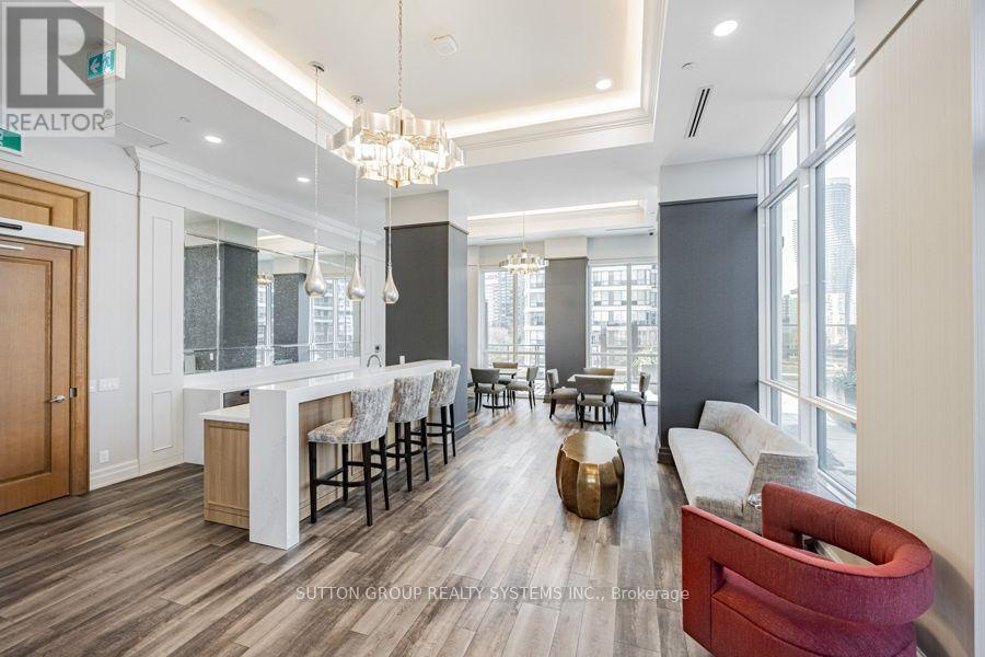 #2208 36 ELM DRIVE W - 33