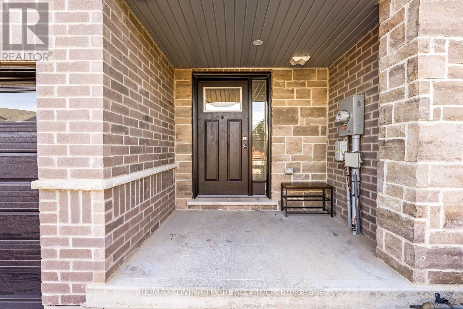 81 WOODEDGE CIRCLE — photo 3