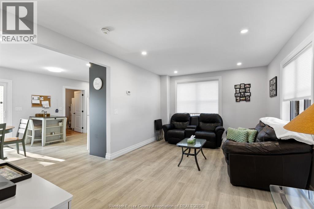 179 SINASAC STREET West, Harrow — photo 4