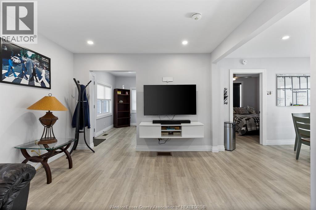 179 SINASAC STREET West, Harrow — photo 5