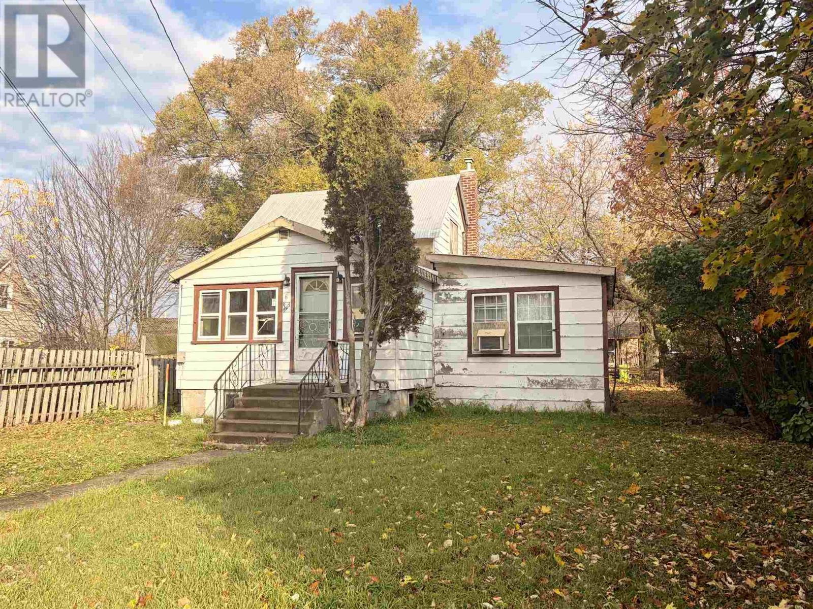 6 Hawthorne AVE - 3