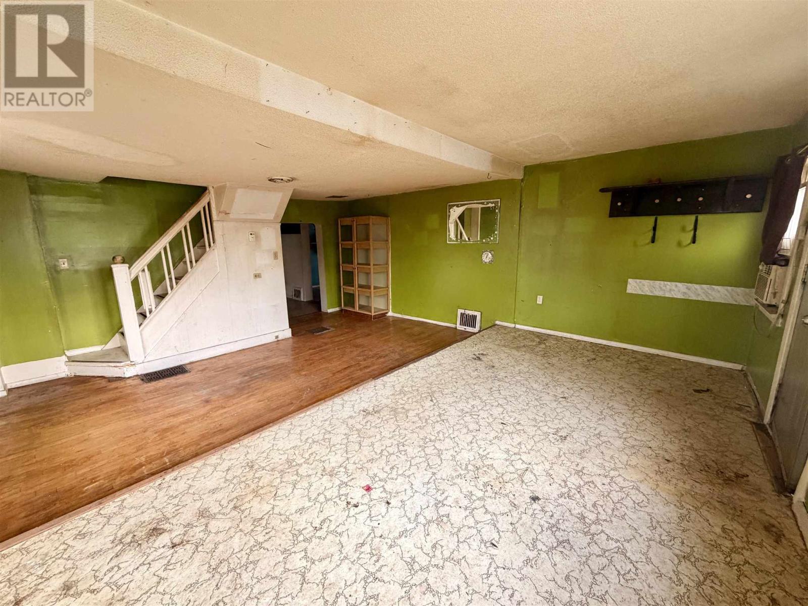 6 Hawthorne AVE - 5