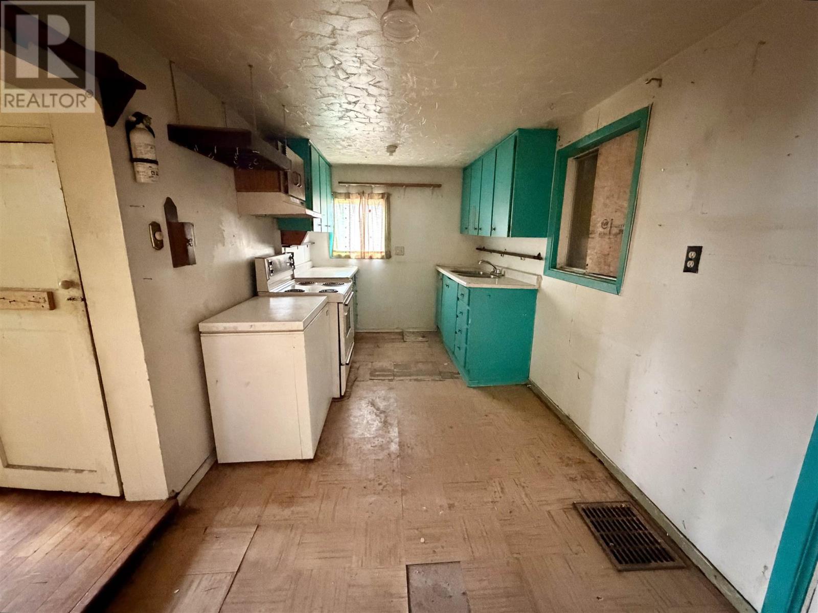6 Hawthorne AVE - 7