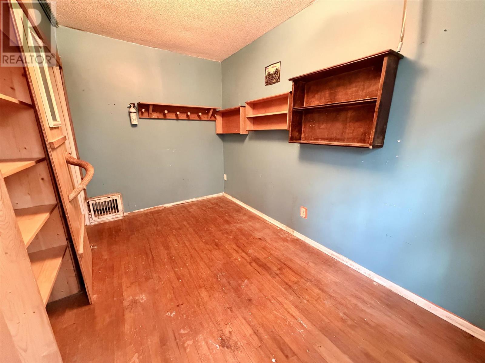 6 Hawthorne AVE - 9
