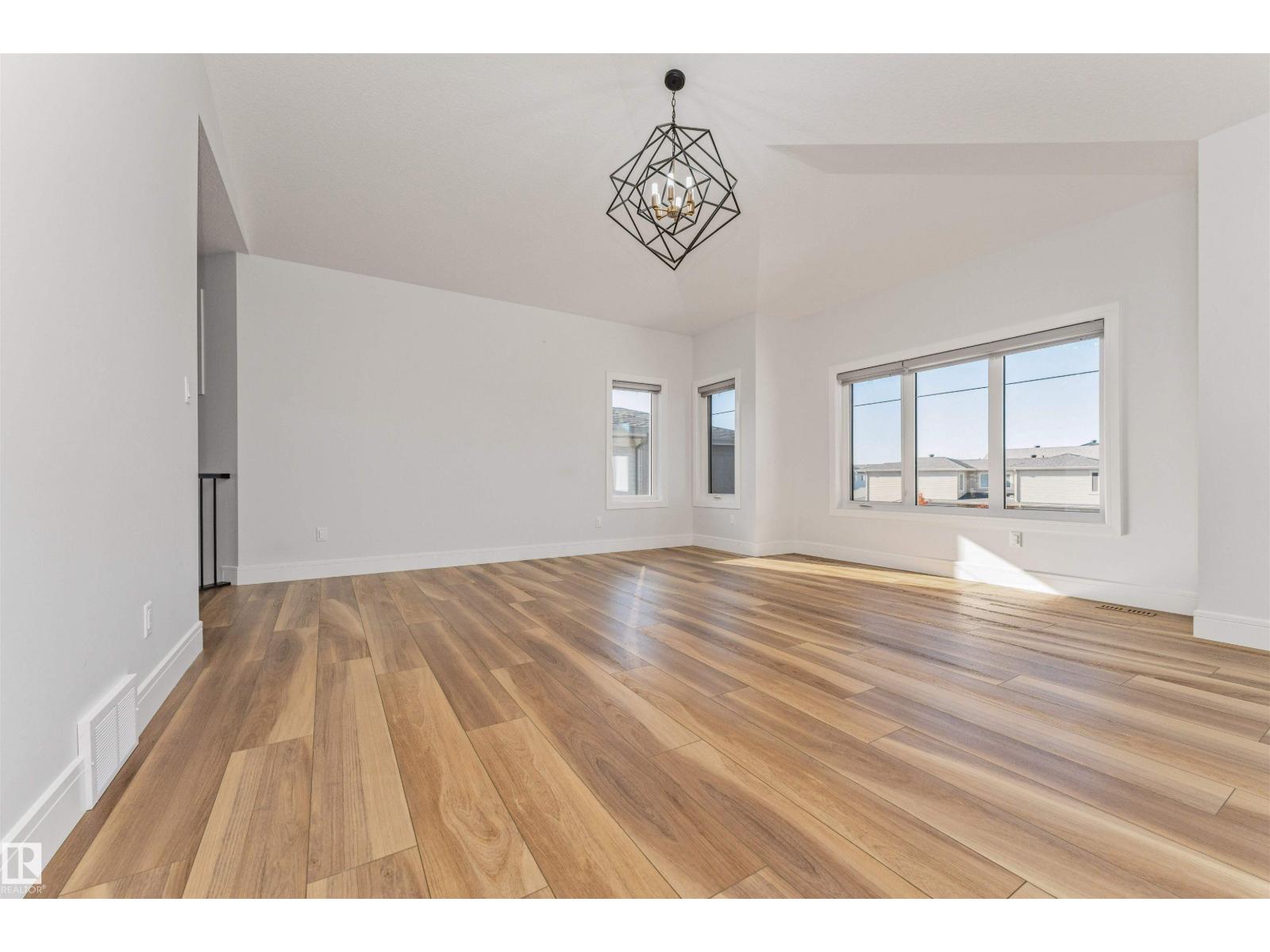 Property photograph 26 for MLS E4514661