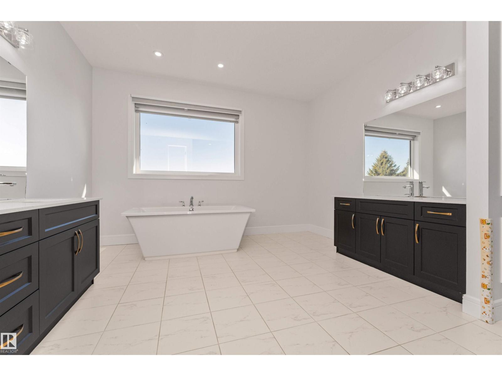 Property photograph 39 for MLS E4514661