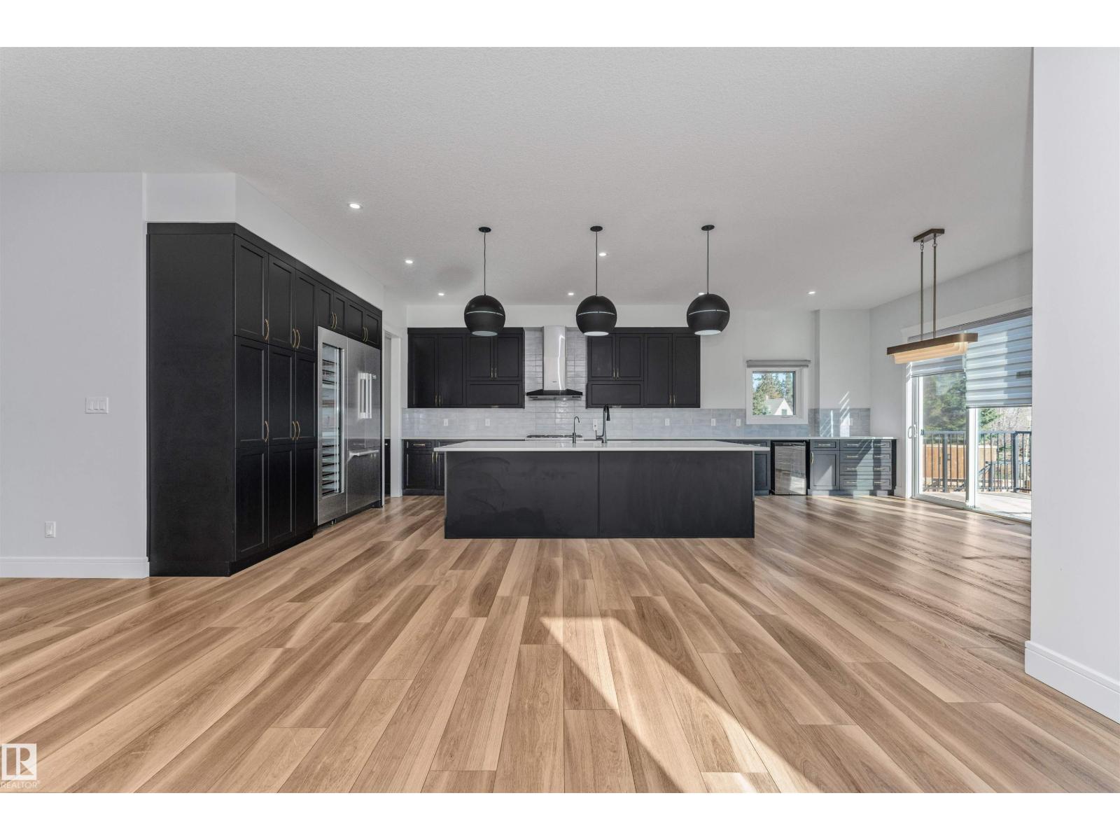 Property photograph 8 for MLS E4514661