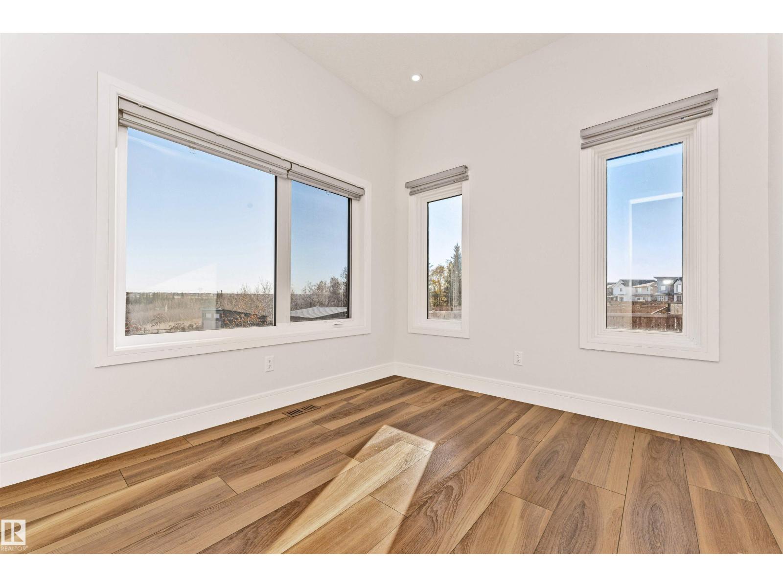 Property photograph 18 for MLS E4514661