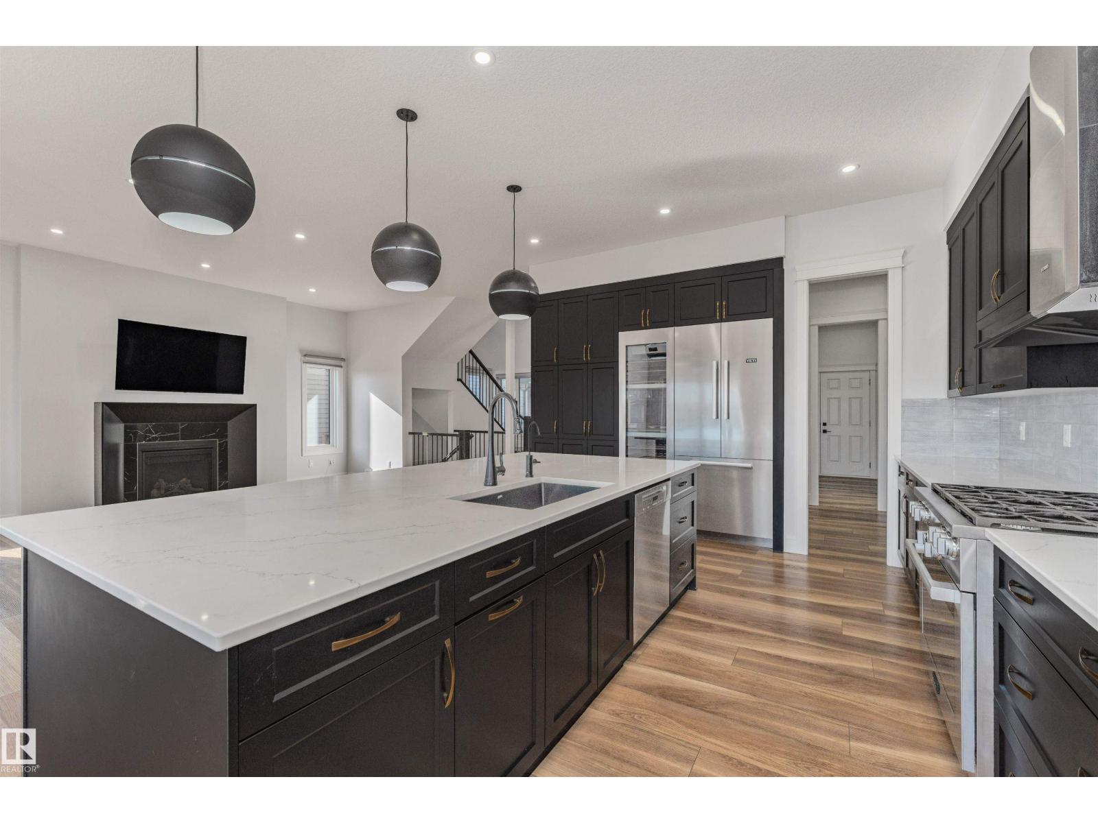Property photograph 12 for MLS E4514661