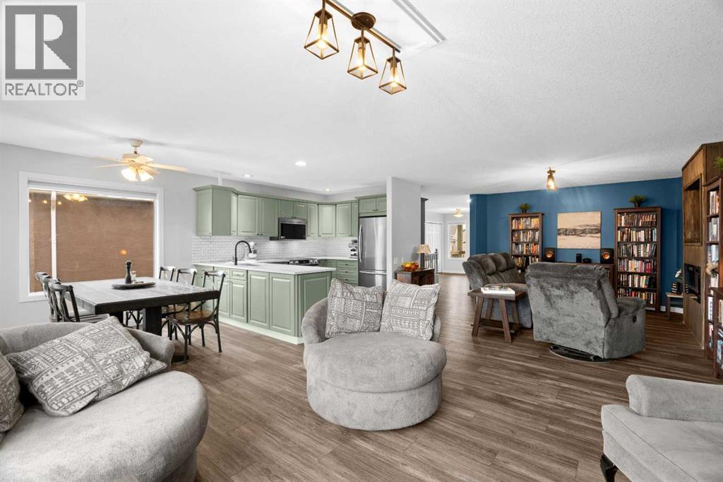 411 Lineham Acres Bay NW, photo 10 of 50