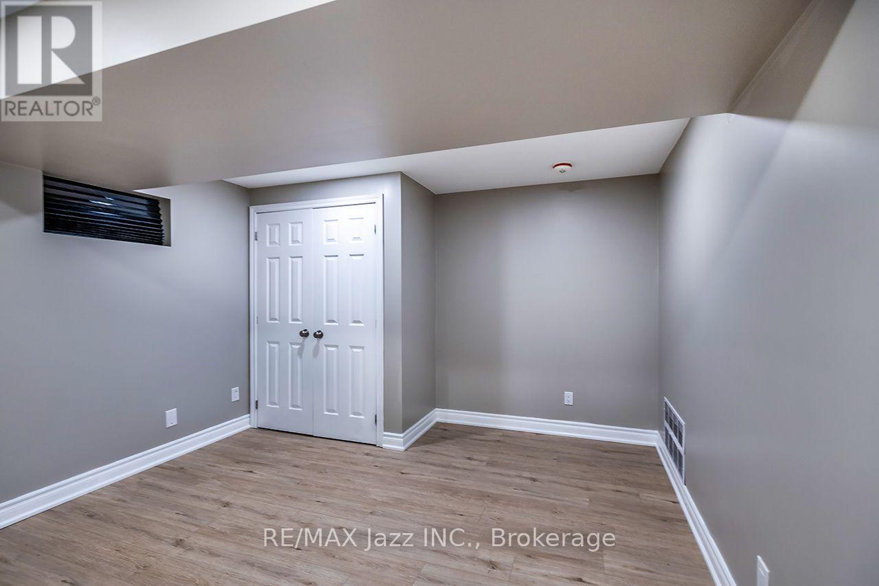 Lower- 14 Arnold Crescent, Whitby, ON photo 10
