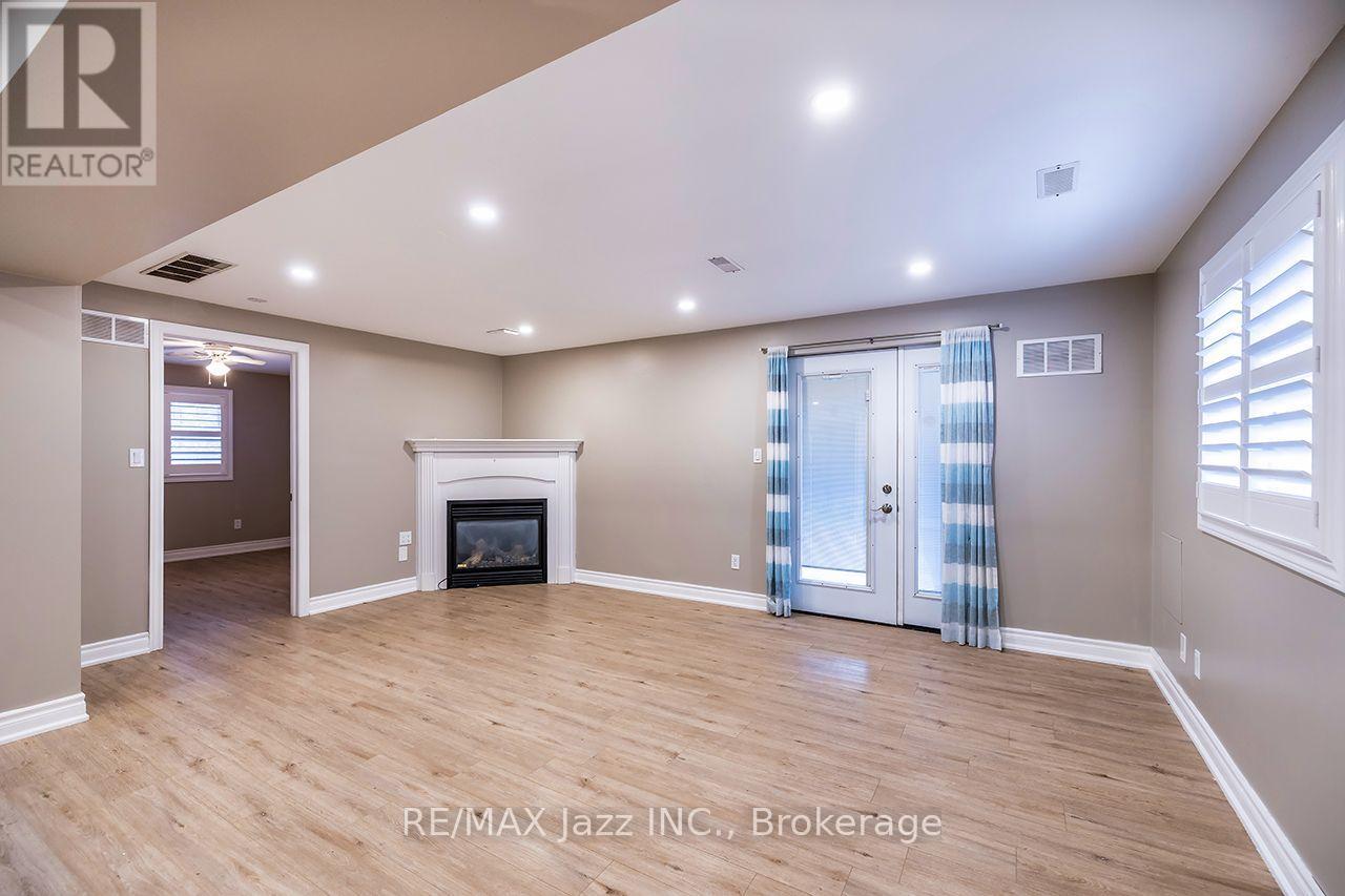 Lower- 14 Arnold Crescent, Whitby, ON photo 12