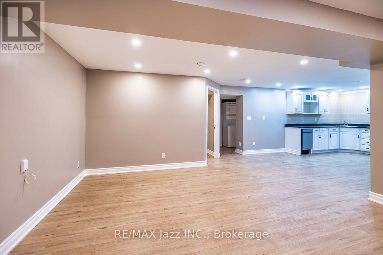 Lower- 14 Arnold Crescent, Whitby, ON photo 13