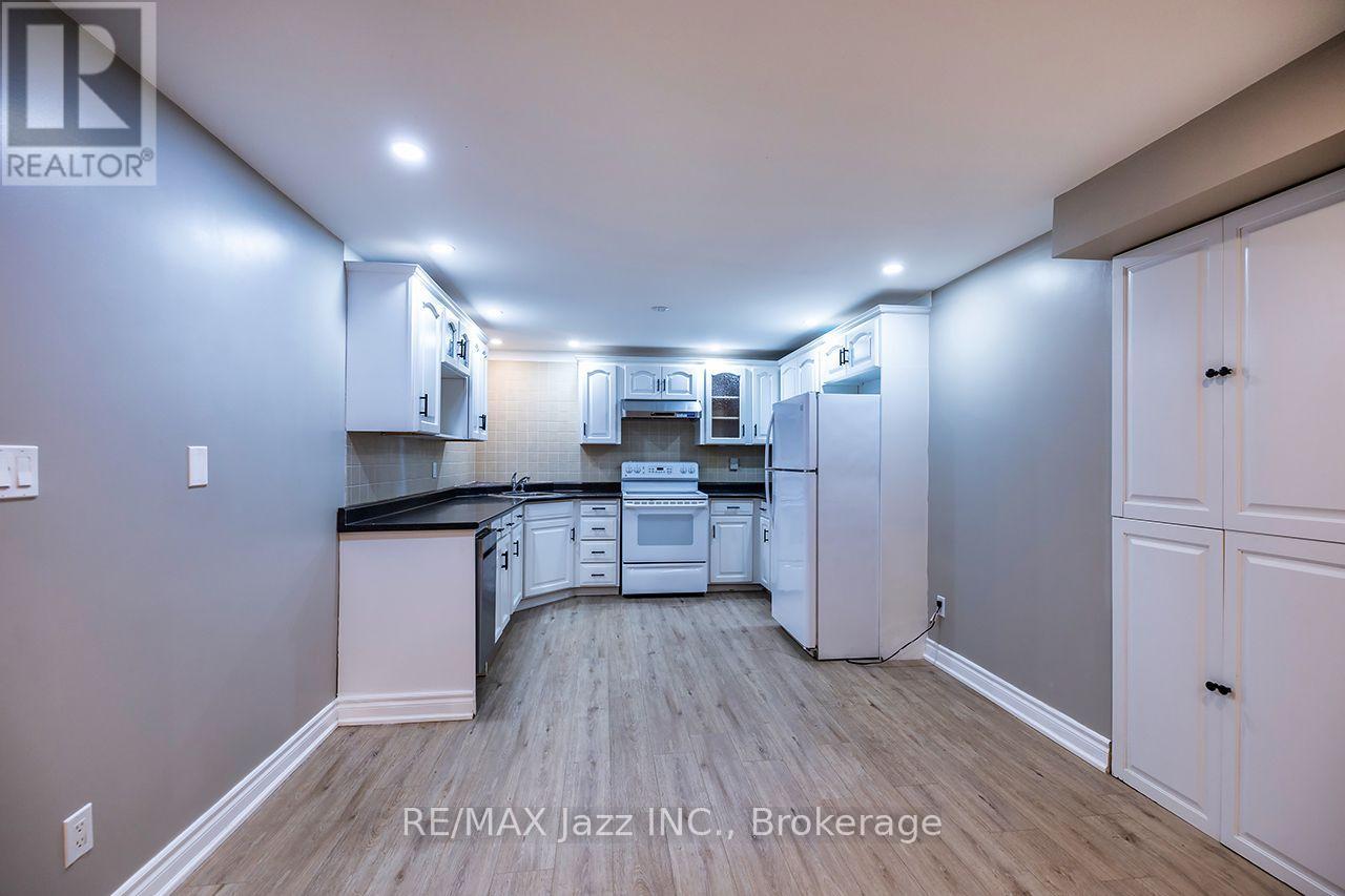 Lower- 14 Arnold Crescent, Whitby, ON photo 6
