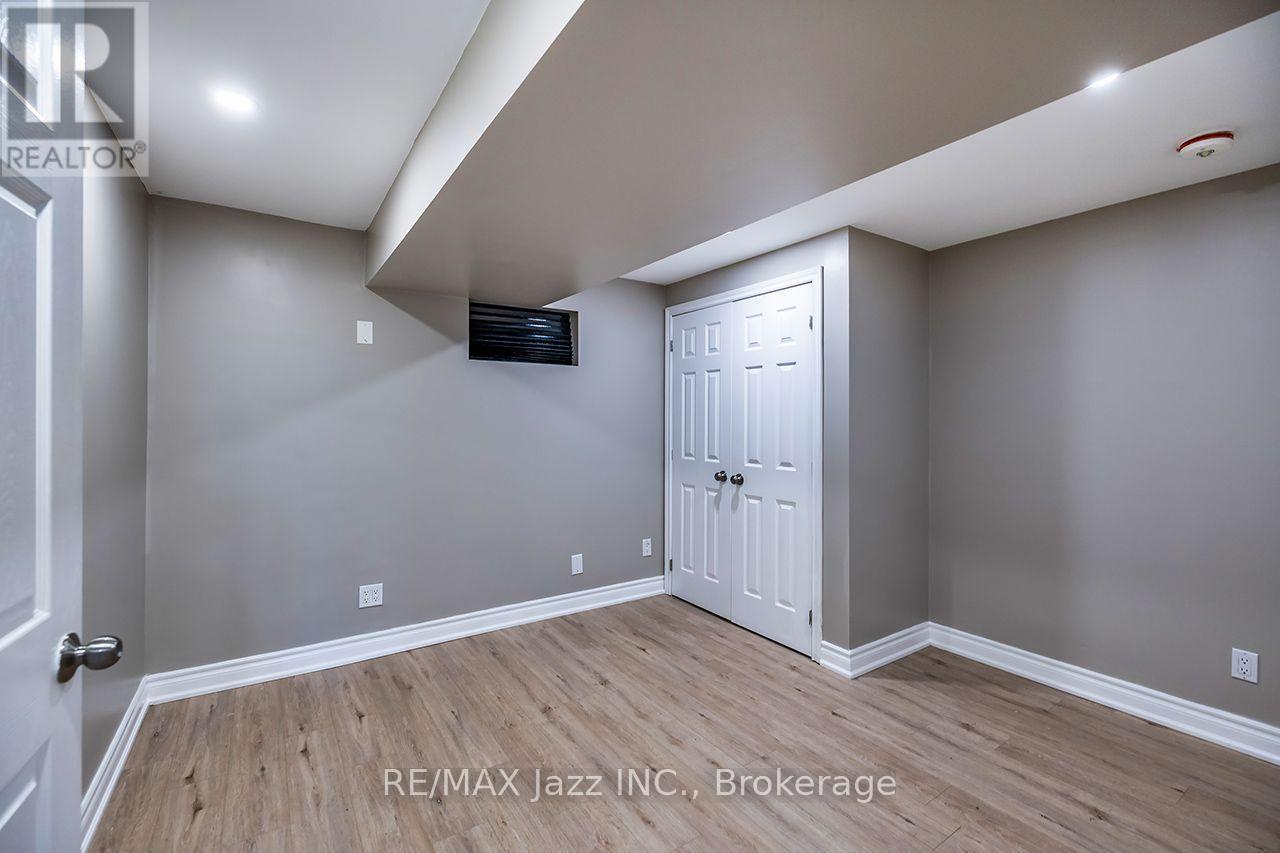 Lower- 14 Arnold Crescent, Whitby, ON photo 9