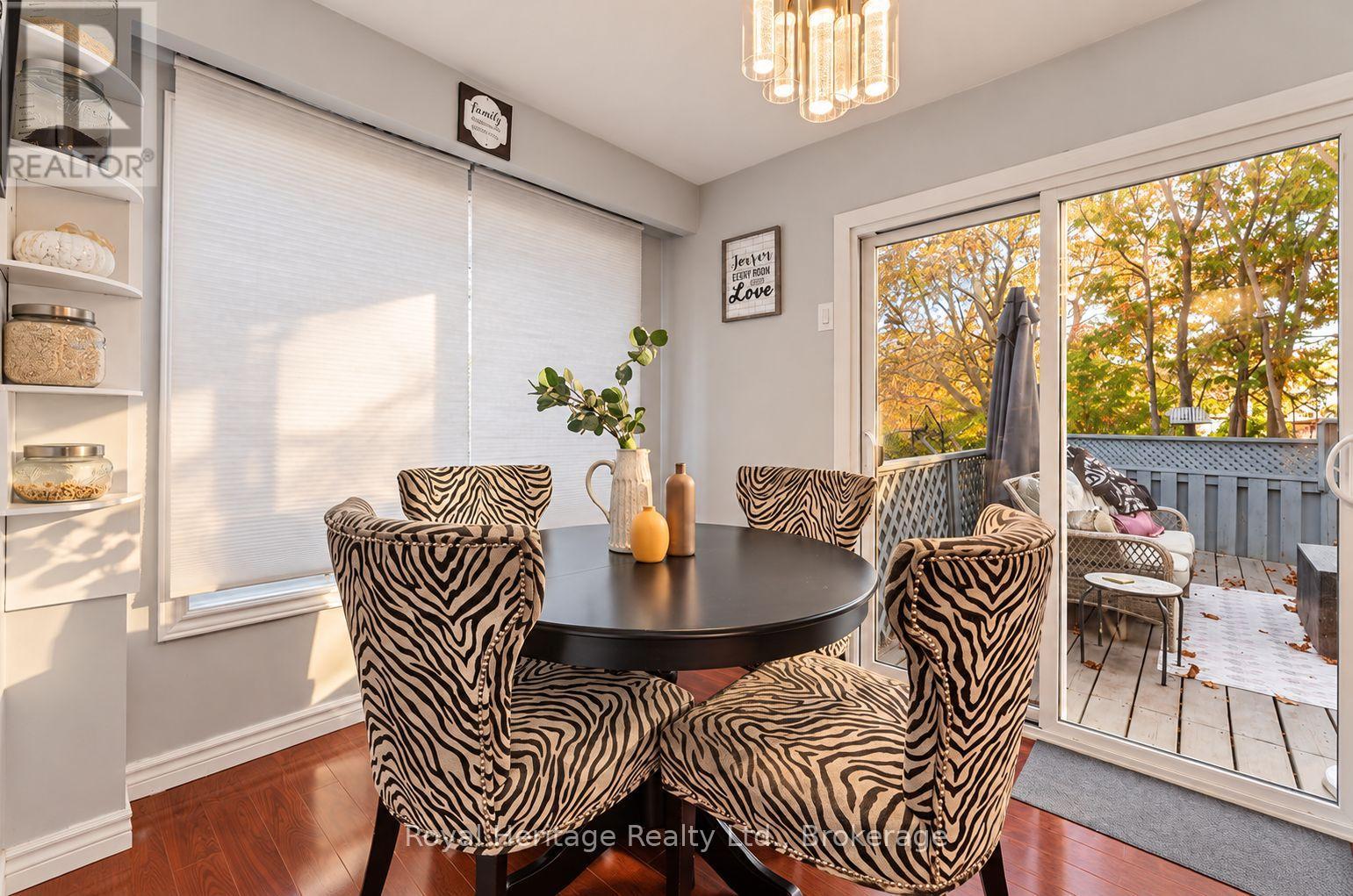 1795 BRONTE SQUARE - 12