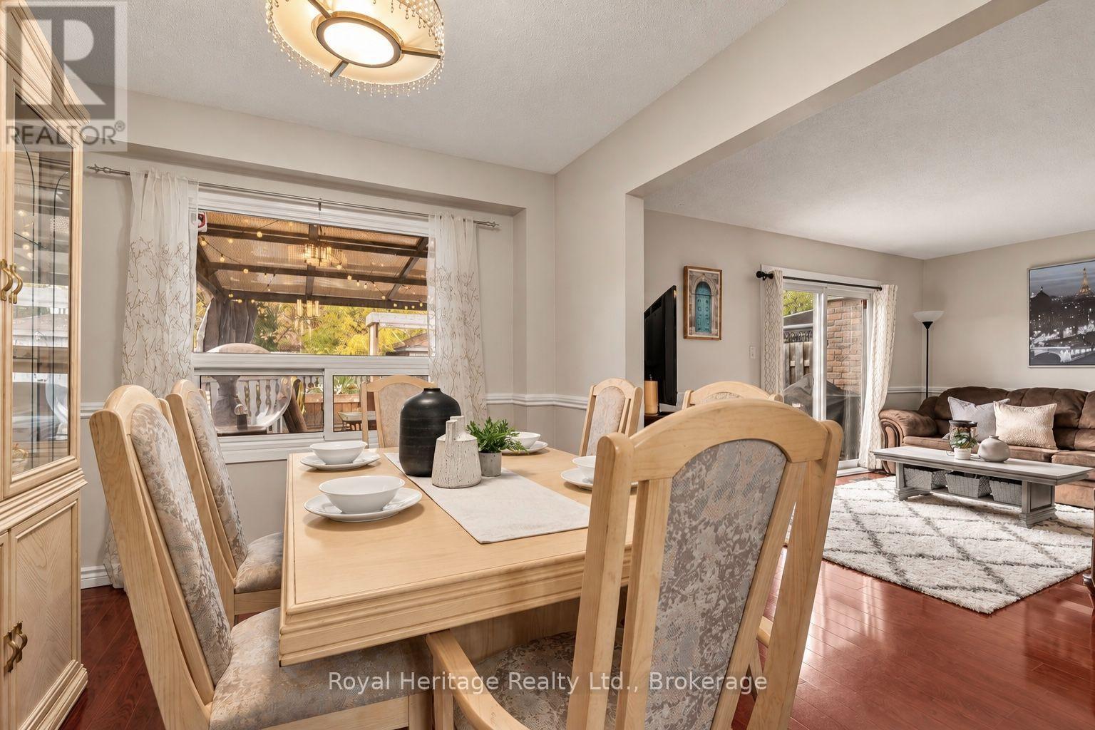 1795 BRONTE SQUARE - 17