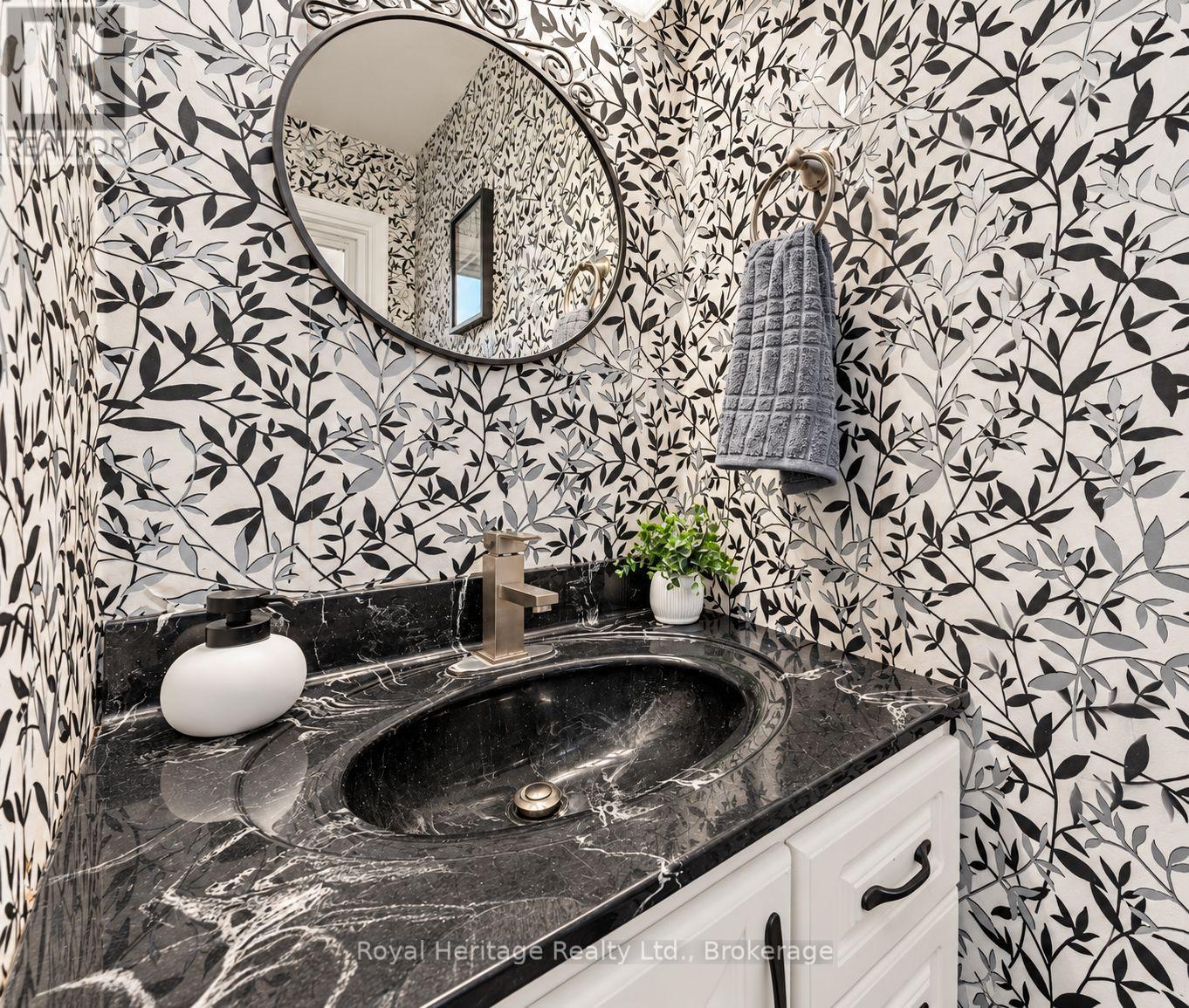 1795 BRONTE SQUARE - 21