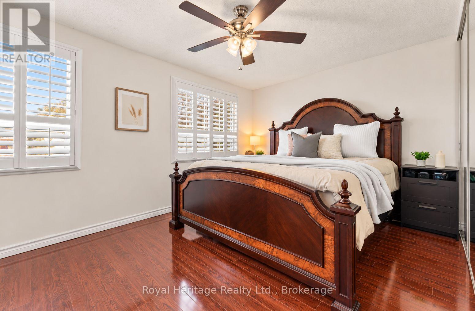 1795 BRONTE SQUARE - 22