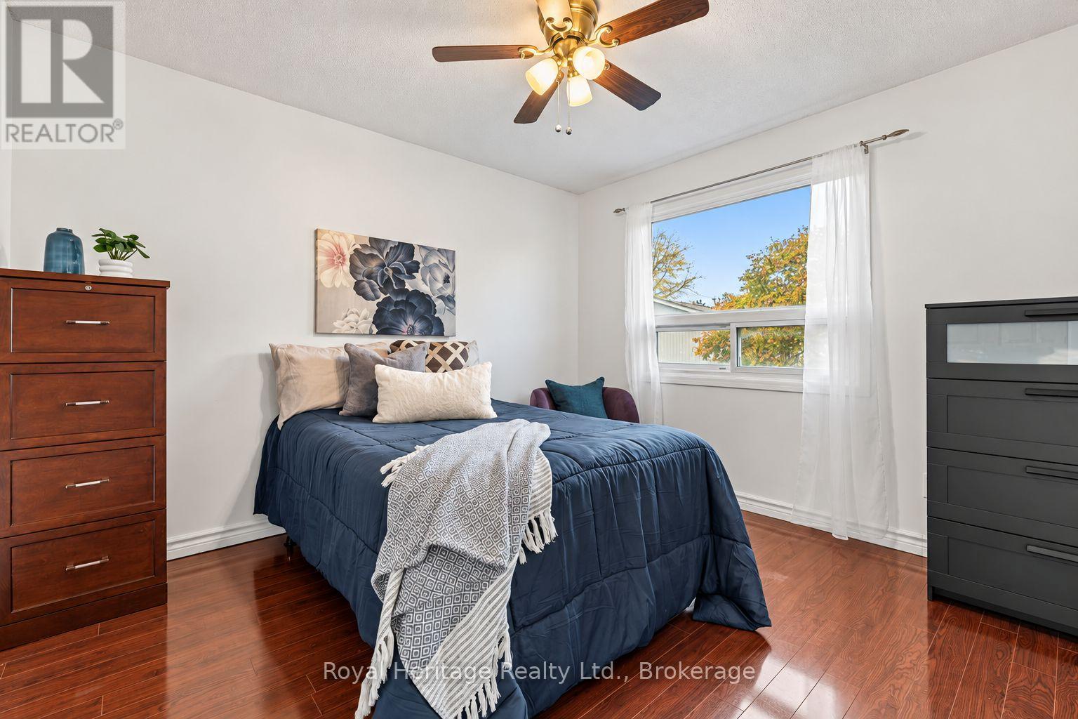 1795 BRONTE SQUARE - 29