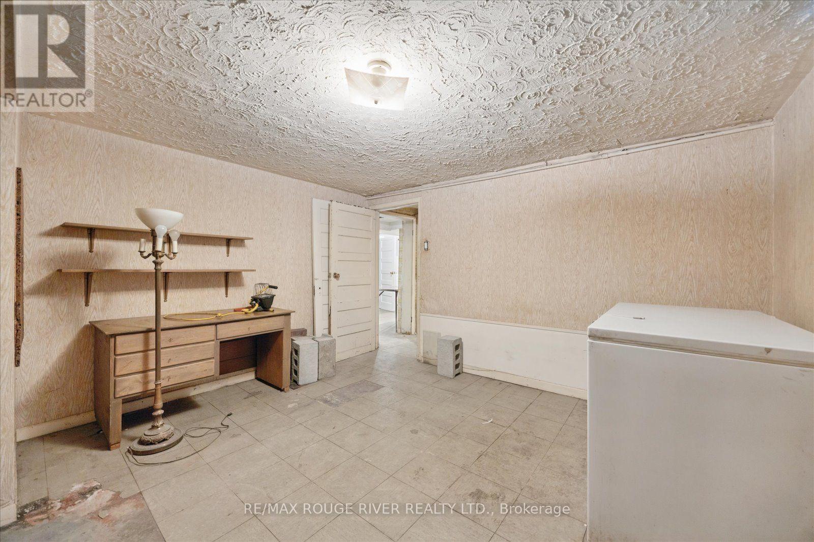 154 WALMER ROAD - 40