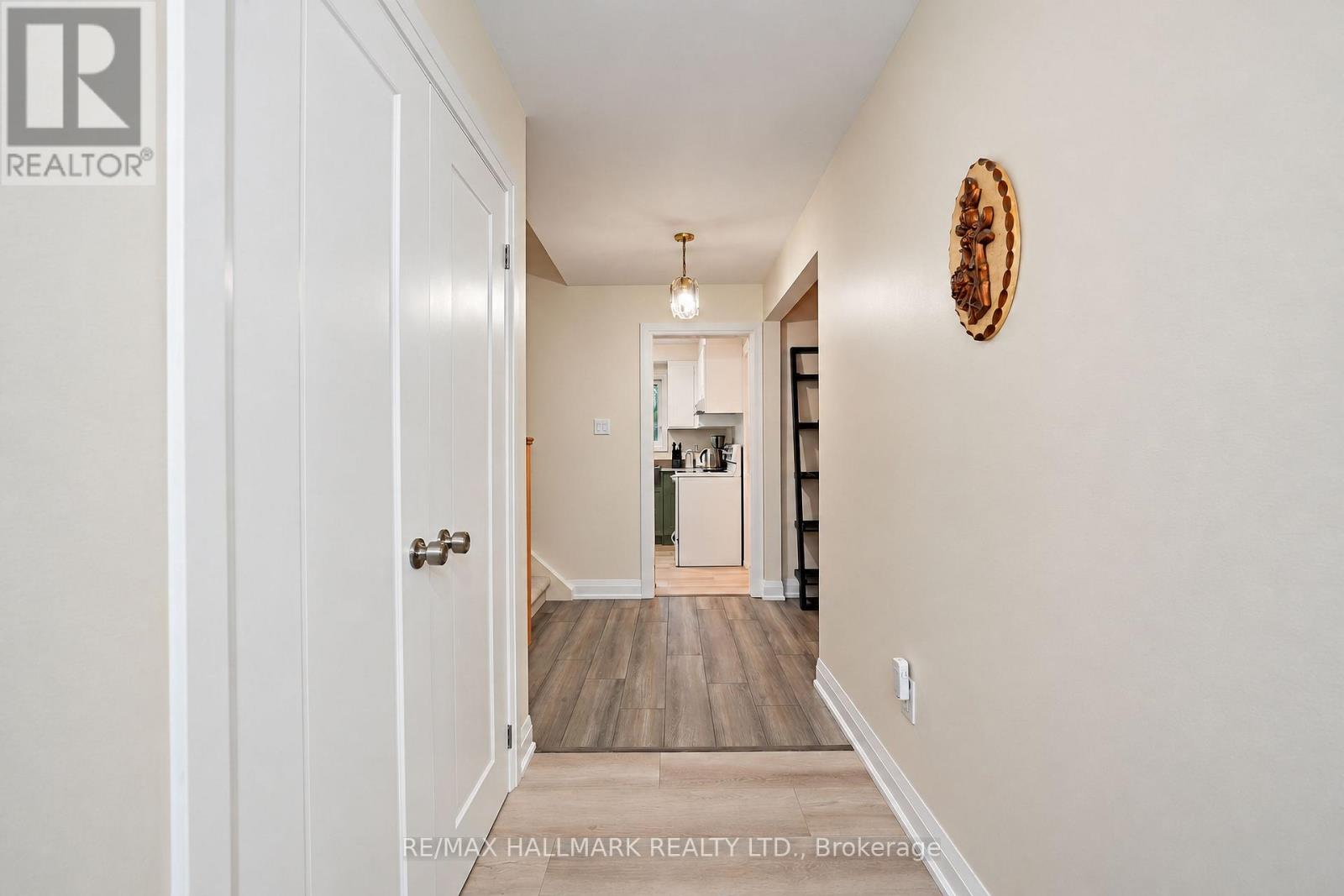 21 QUEENSCOURT DRIVE - 10