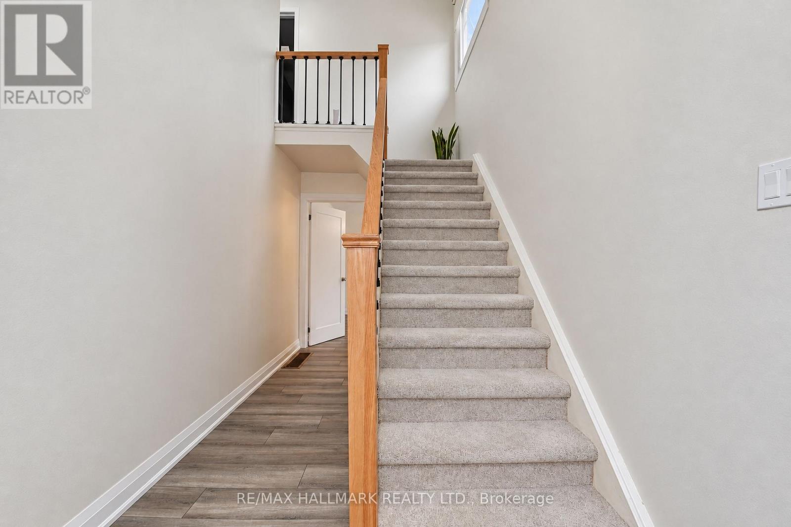 21 QUEENSCOURT DRIVE - 30