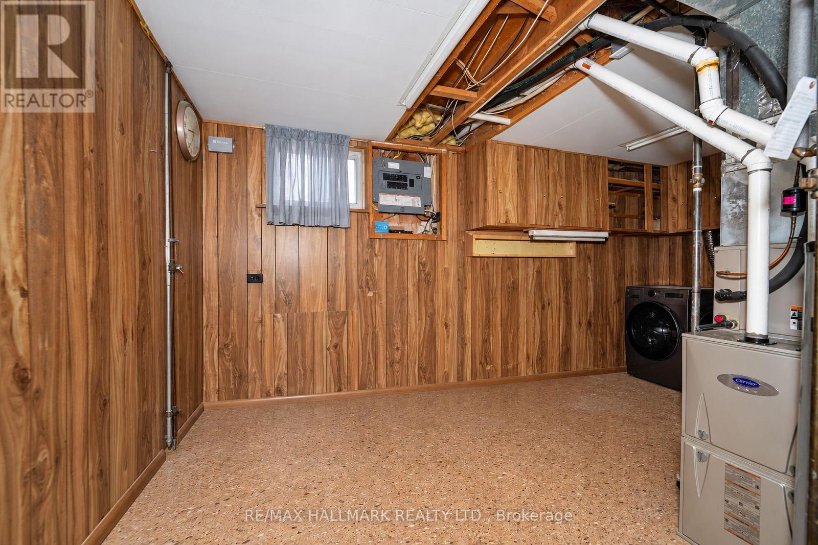 21 QUEENSCOURT DRIVE - 35