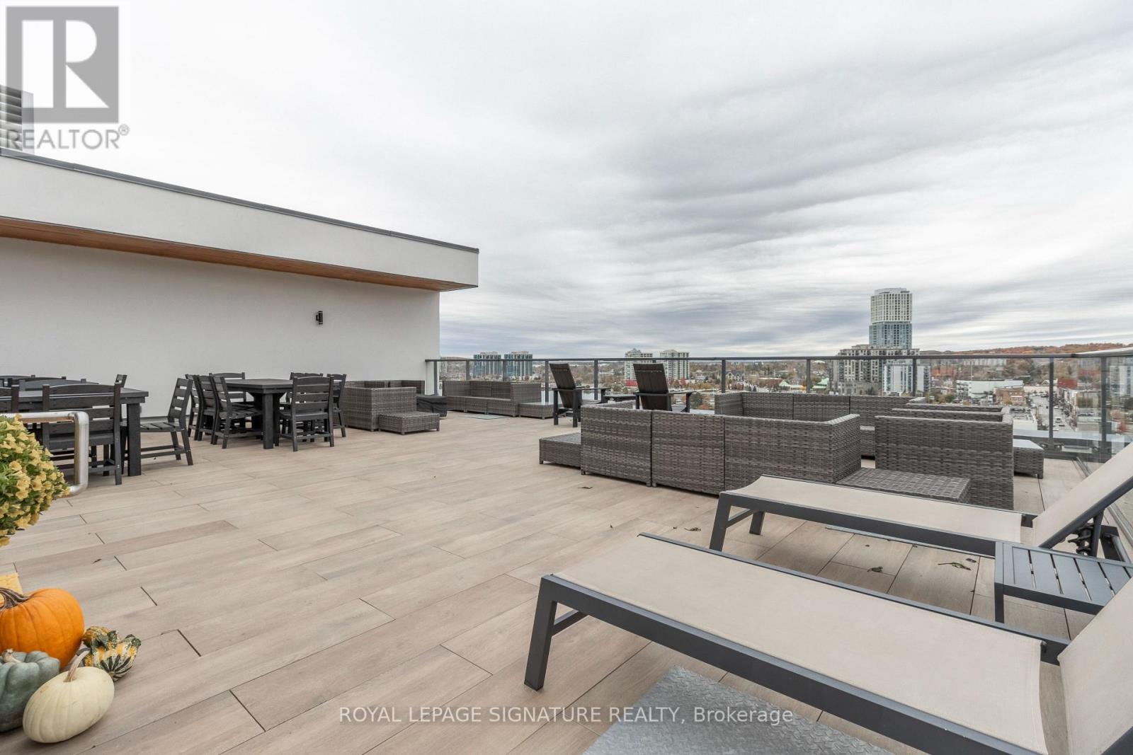 514-185 Dunlop Street, Barrie photo 17