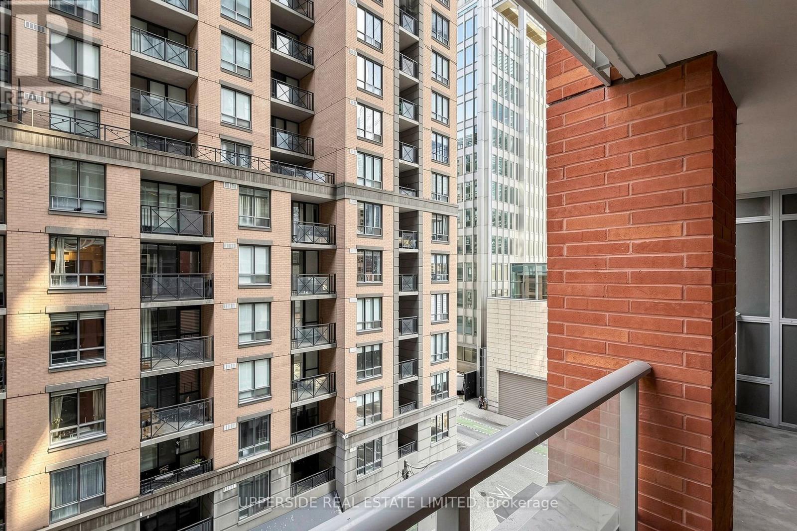 #607 126 SIMCOE STREET - 23