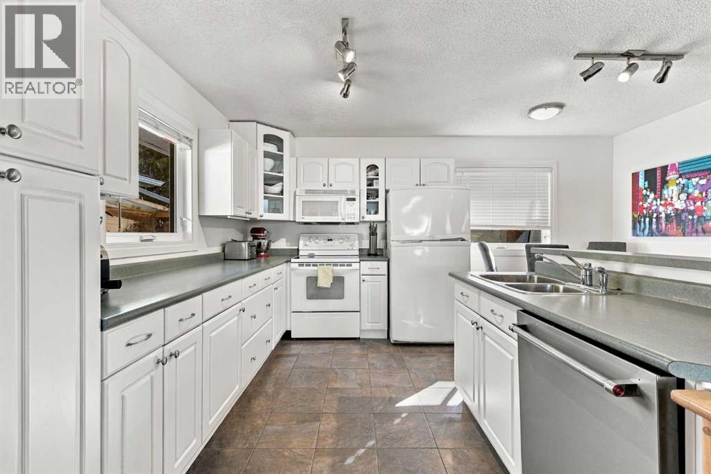 4011 25 Avenue SW, Calgary — photo 8