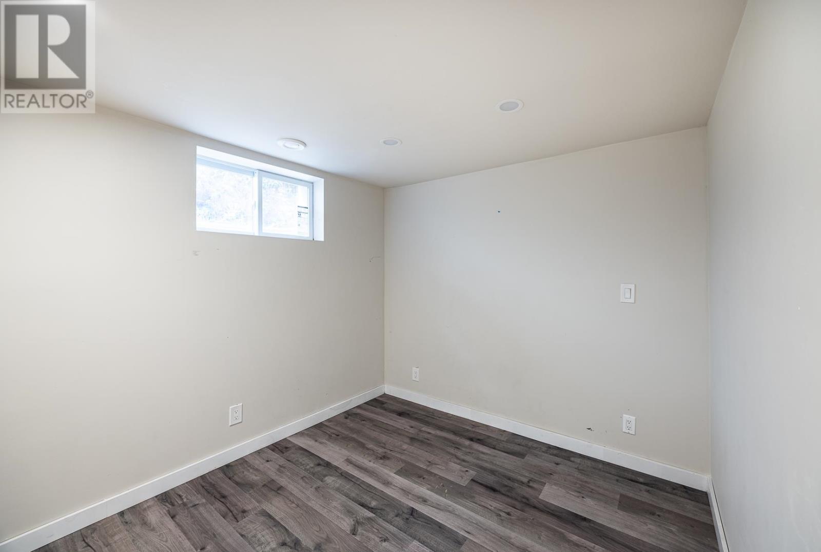 122 Lewis RD - 40