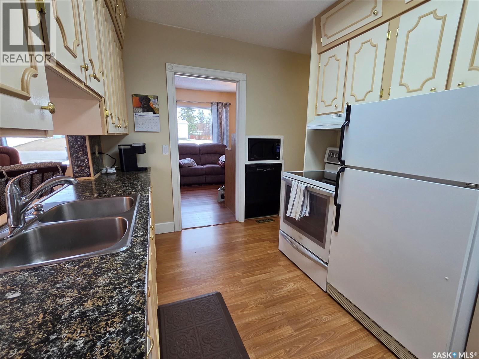 510 Lake STREET, Esterhazy — photo 14