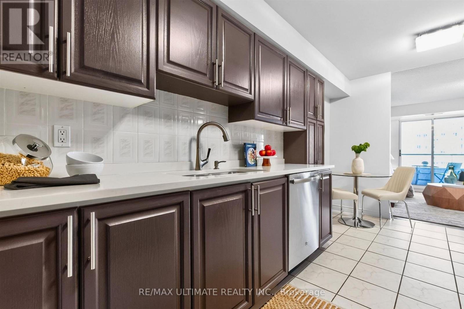 #808 8 COVINGTON ROAD - 14