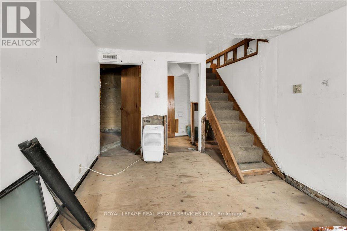 47 GORMLEY AVENUE - 28