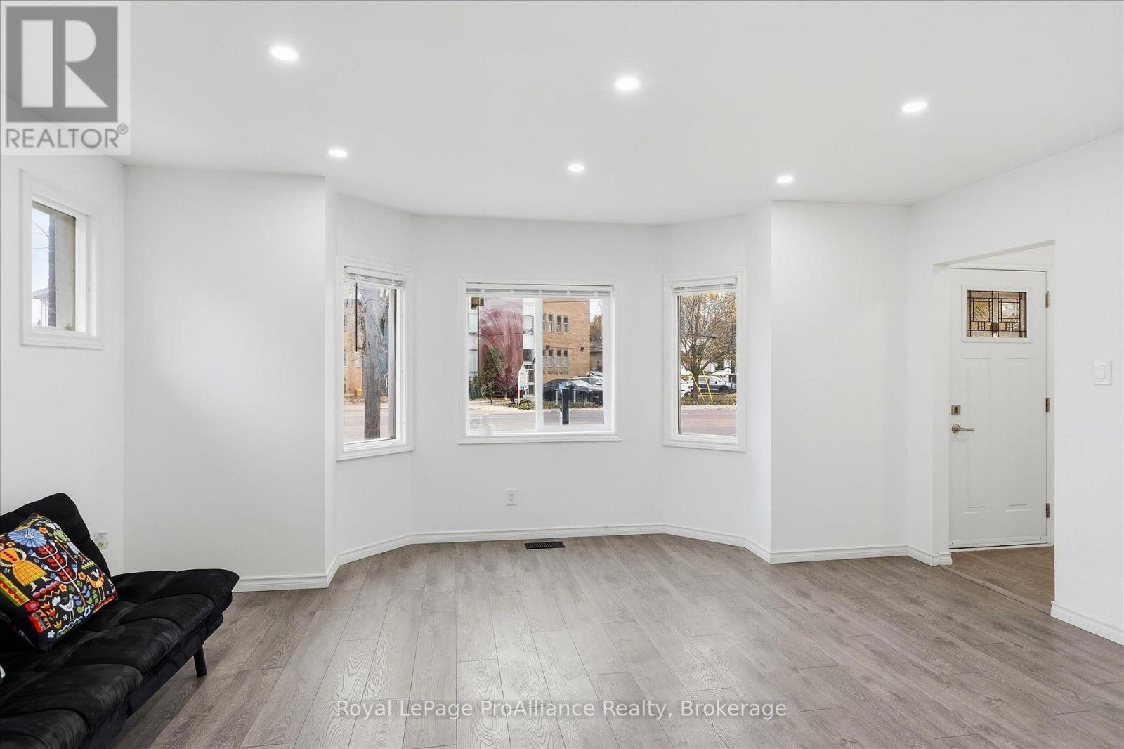 1310 CLONSILLA AVENUE, Peterborough (Town Ward 3) — photo 11