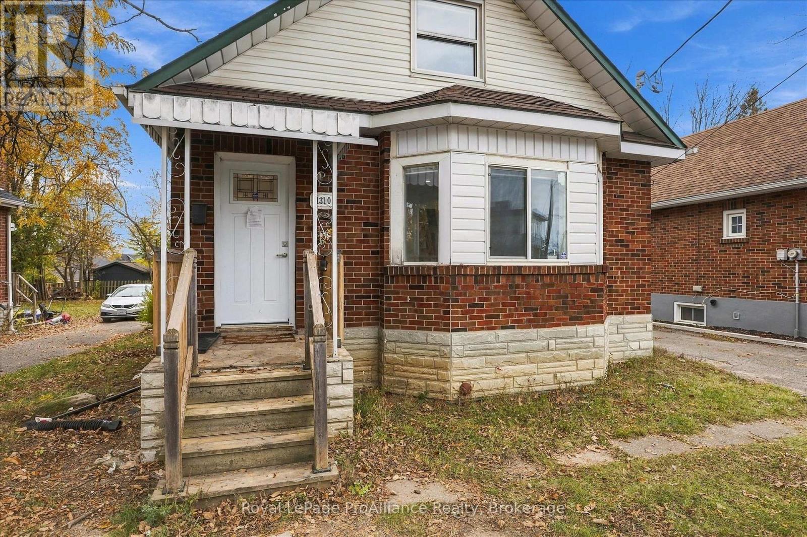 1310 CLONSILLA AVENUE, Peterborough (Town Ward 3) — photo 3