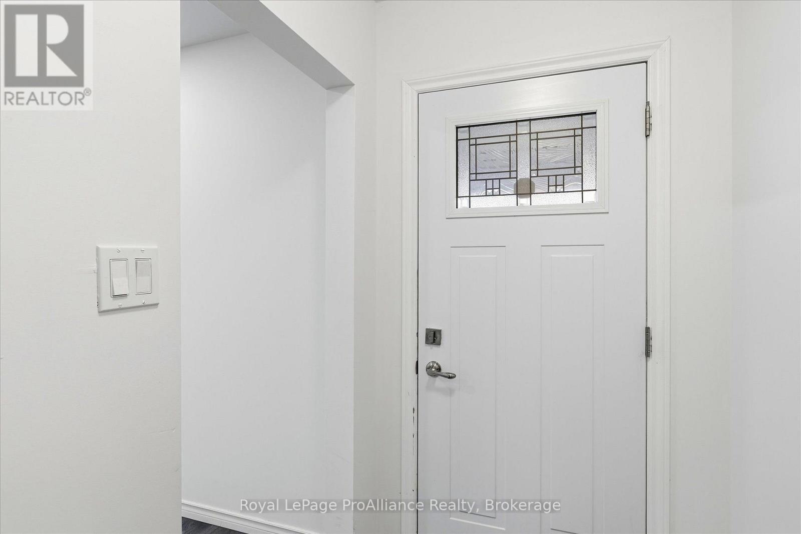 1310 CLONSILLA AVENUE, Peterborough (Town Ward 3) — photo 5