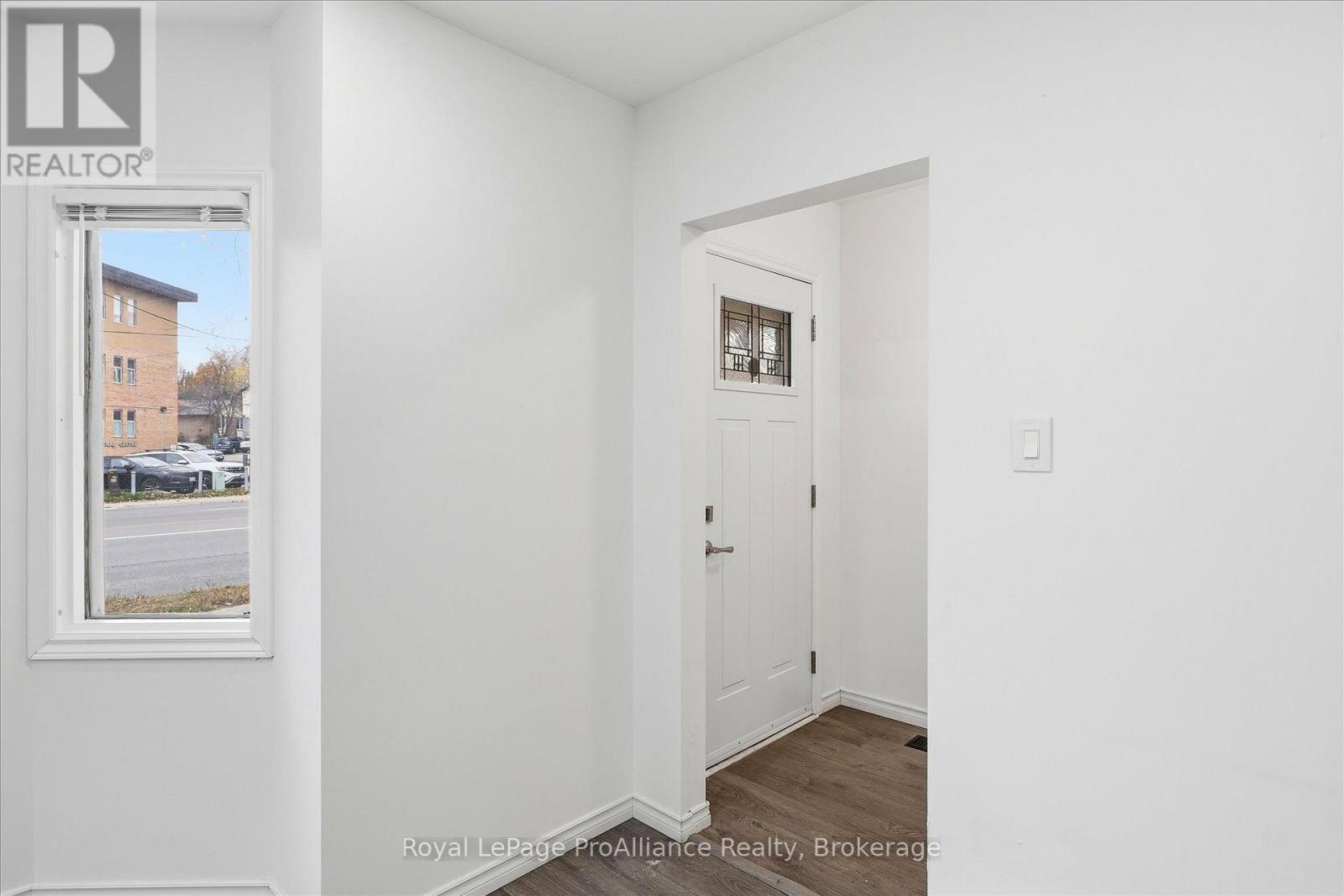 1310 CLONSILLA AVENUE, Peterborough (Town Ward 3) — photo 6
