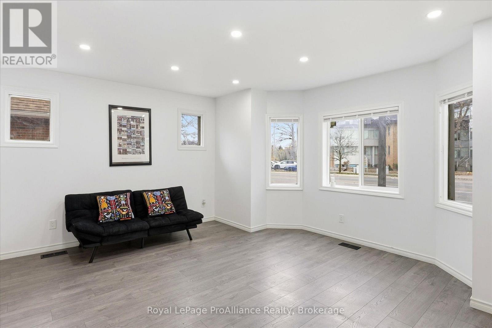1310 CLONSILLA AVENUE, Peterborough (Town Ward 3) — photo 7