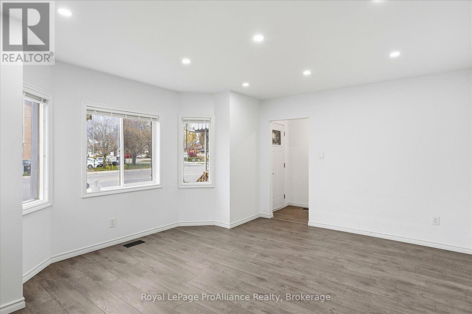 1310 CLONSILLA AVENUE, Peterborough (Town Ward 3) — photo 9