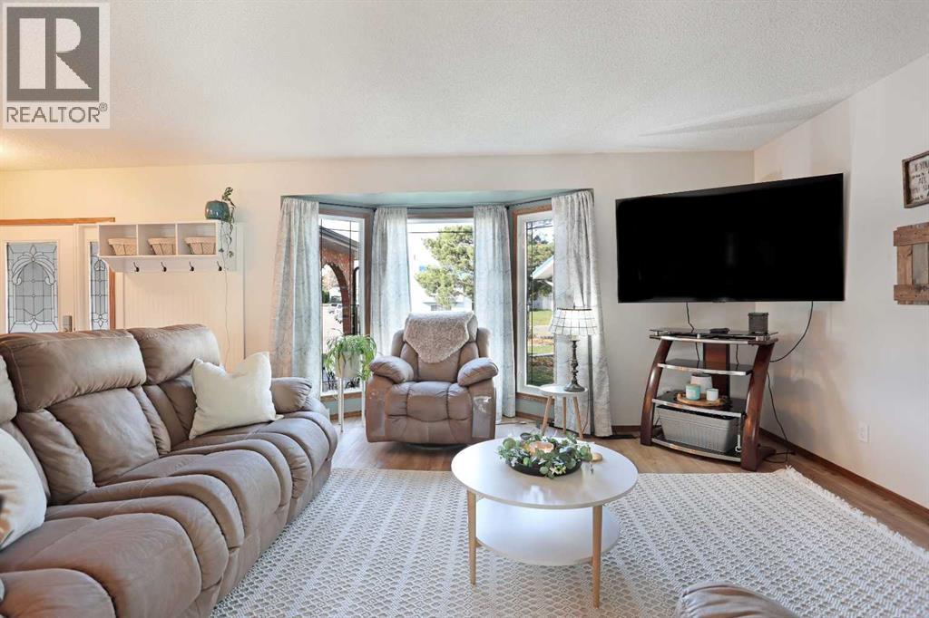 39 Lakeview Crescent E, Brooks — photo 4