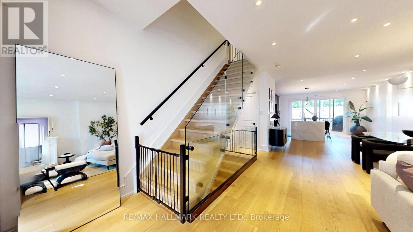 33 KIMBERLEY AVENUE - 17